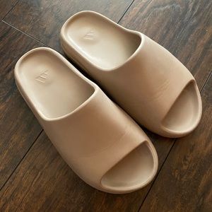 USED - Yeezy Slide PURE